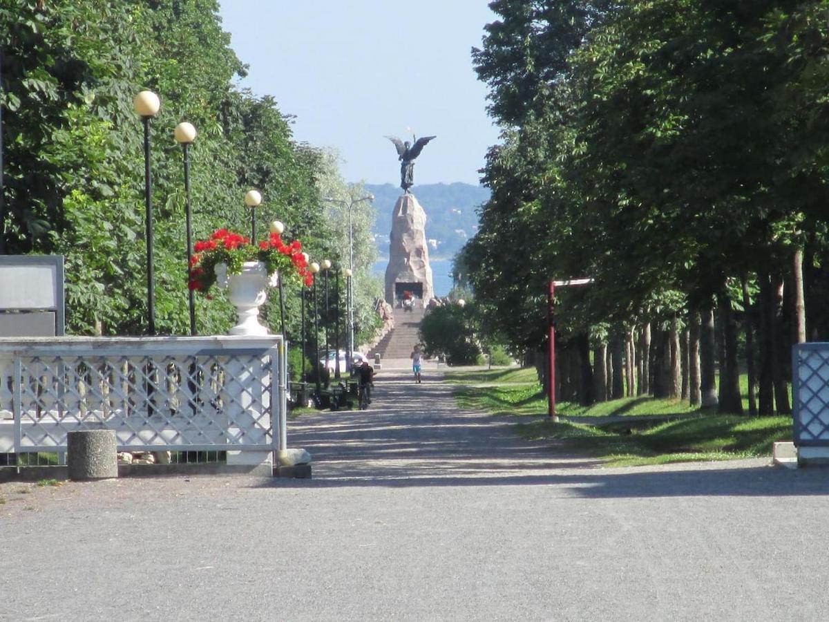 1 Bedroom Apartment Near Kadriorg Swan Pond Tallinn Dış mekan fotoğraf